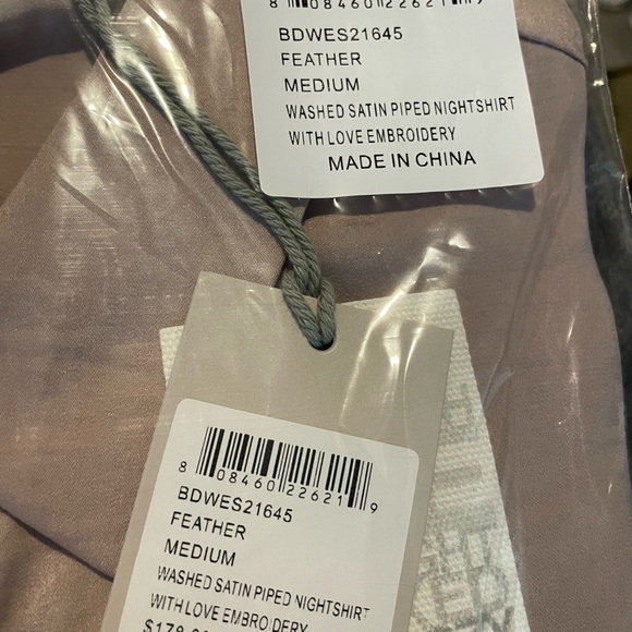 NWT Barefoot Dreams nightshirt, size M - Picture 3 of 3